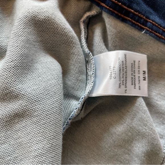 Jean jacket ( stretchy fabric) - Picture 2 of 3